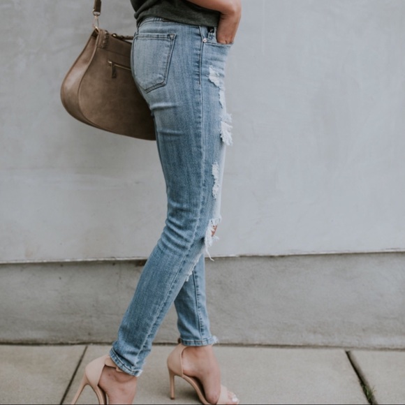 1 LEFT‼️Dawn Light Wash Skinnies - Picture 7 of 8